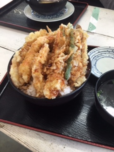 ボリュームたっぷりおいしい天丼